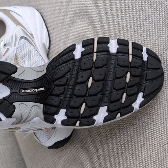 NWB - New Balance 530 Athletic Shoe Unisex - Picture 14 of 15